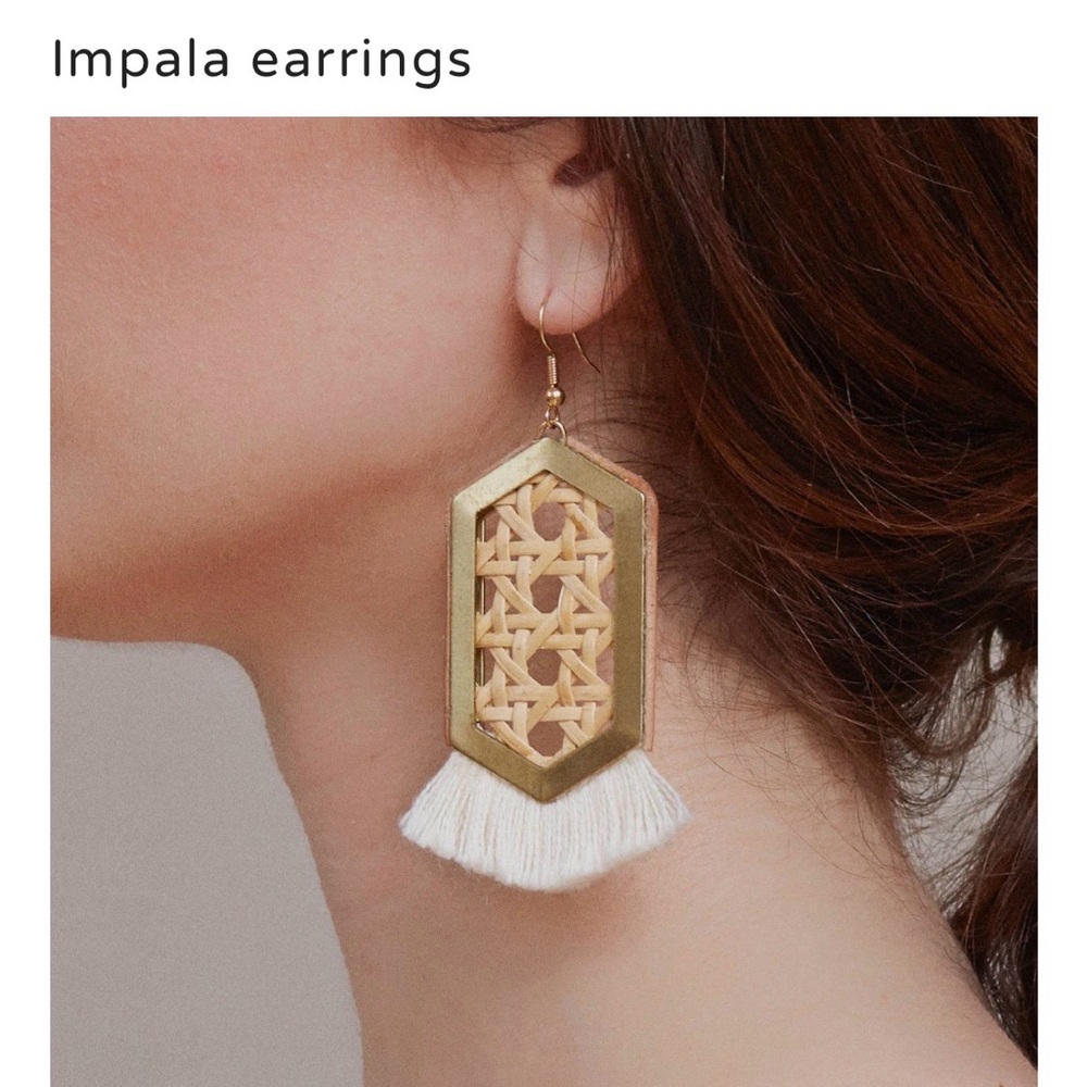 Elegant Gold and Cream Earrings